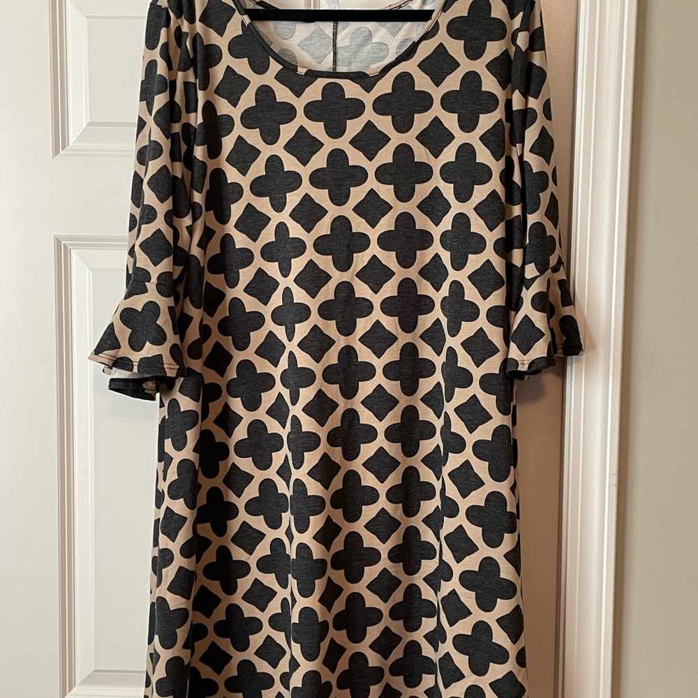 Elegant Black and Cream Patterned Dress